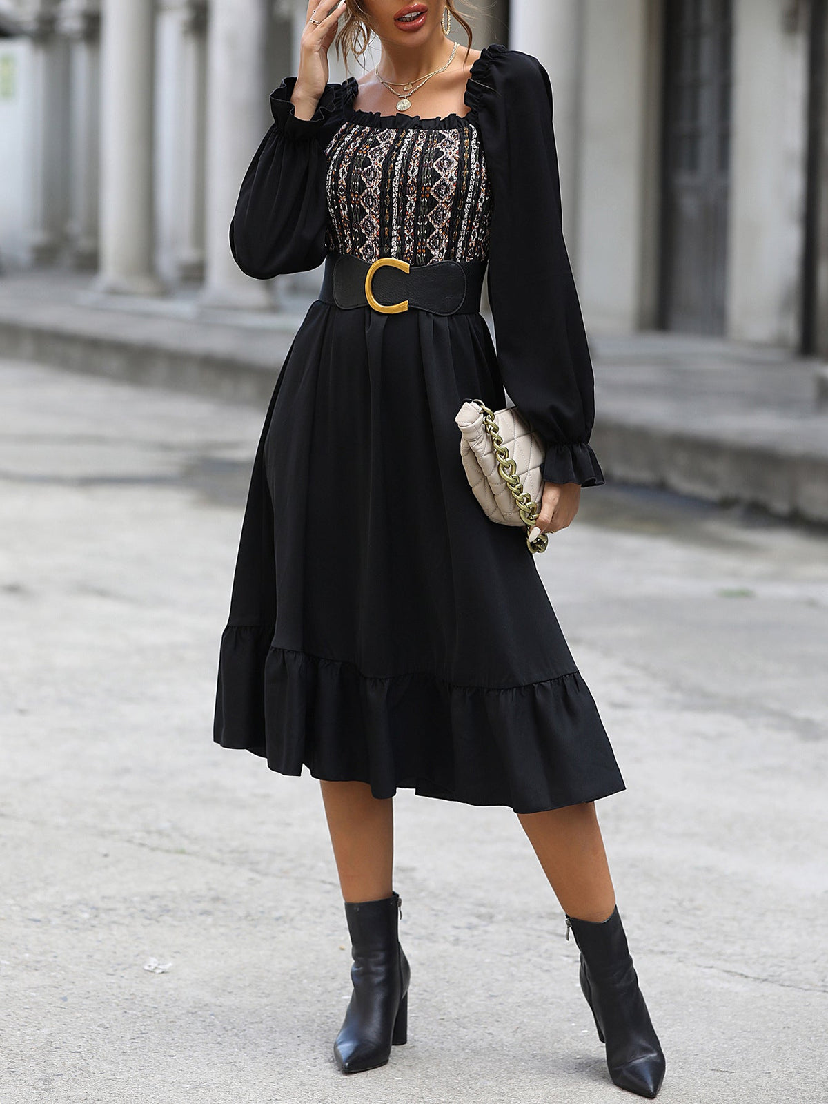 New Style Of Elegant Square Neck Design With A Sense Of Waist Closure Dress