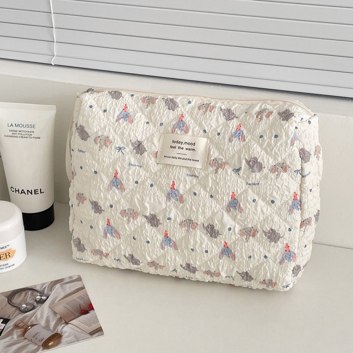 Red Hat Elephant Cosmetic Bag Cute Travel Organizer