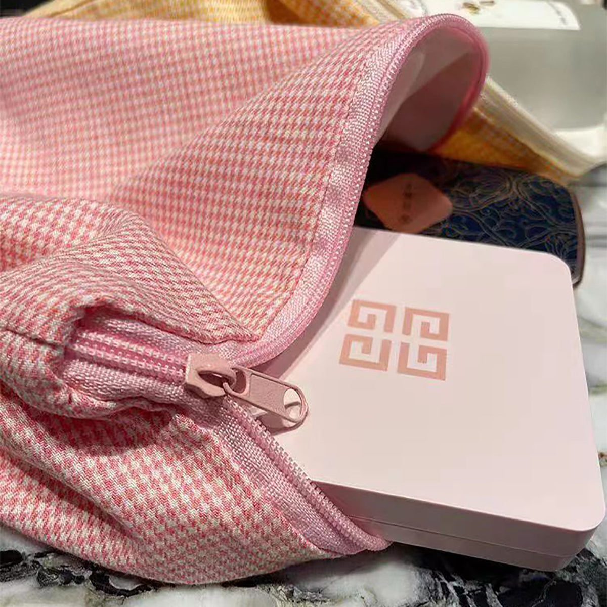 Trendy Checked Makeup Bag Portable Travel Toiletry Organizer