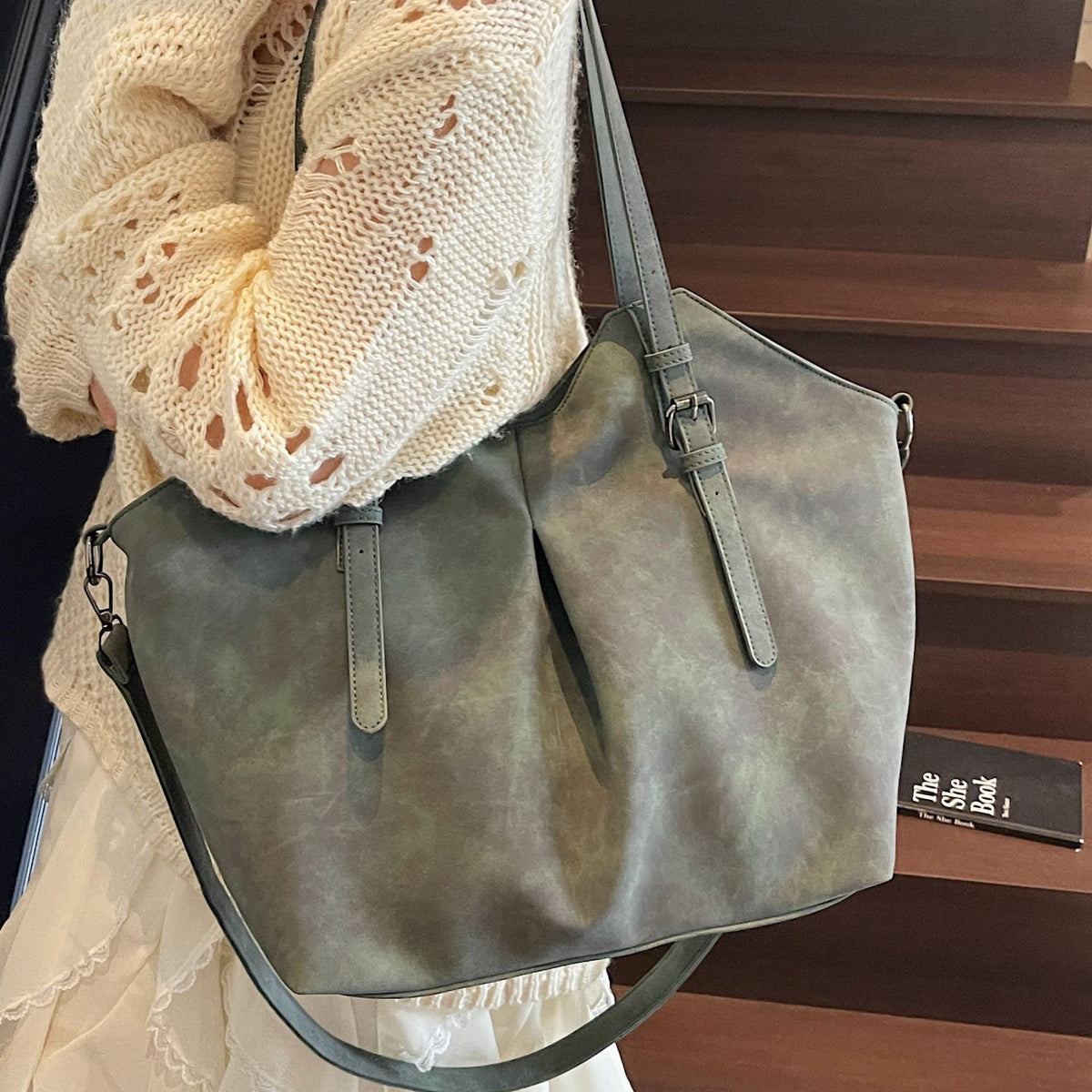 Fashionable Vintage Faux Leather Tote Bag for Casual Commuting