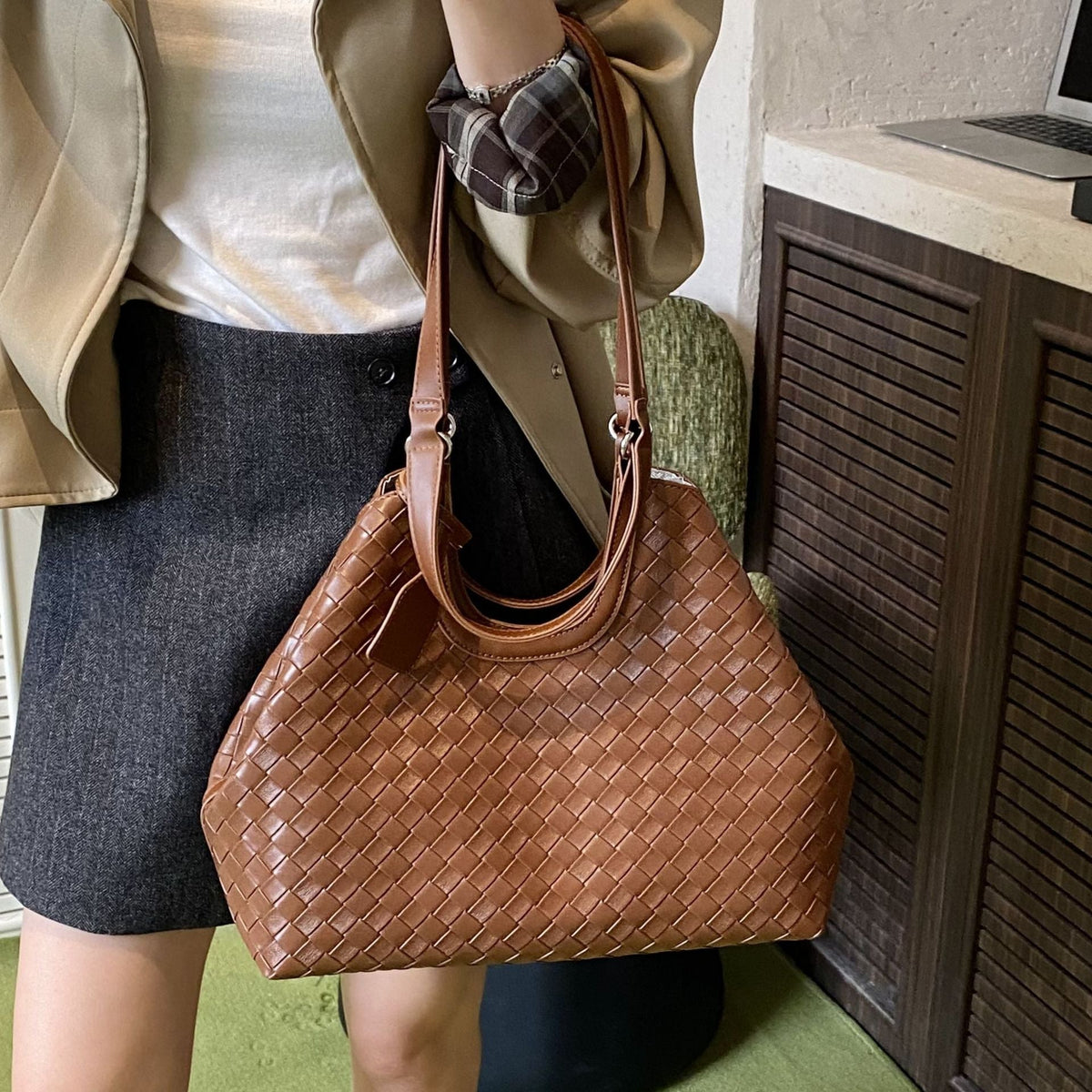 Woven Tote Bag Vintage Style Large Capacity Shoulder Bag