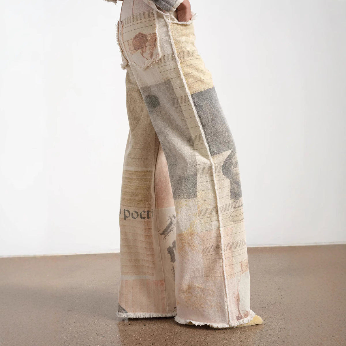 Vintage-Inspired Wide-Leg Printed Jeans