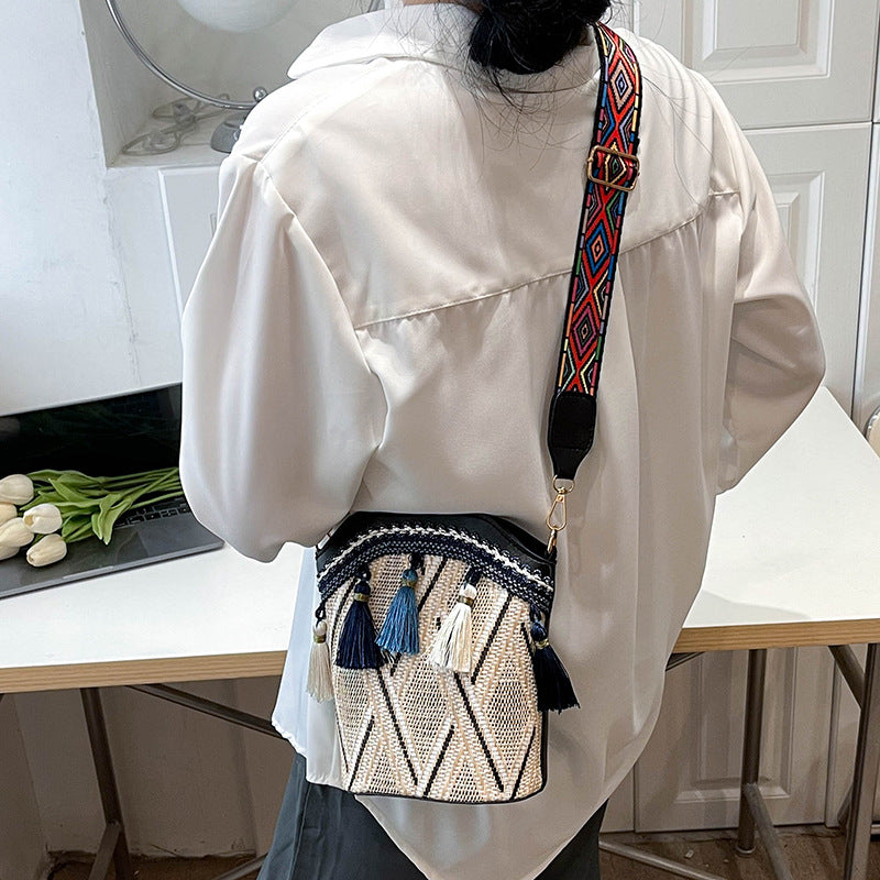 Trendy Woven Bucket Bag with Fringe for Women