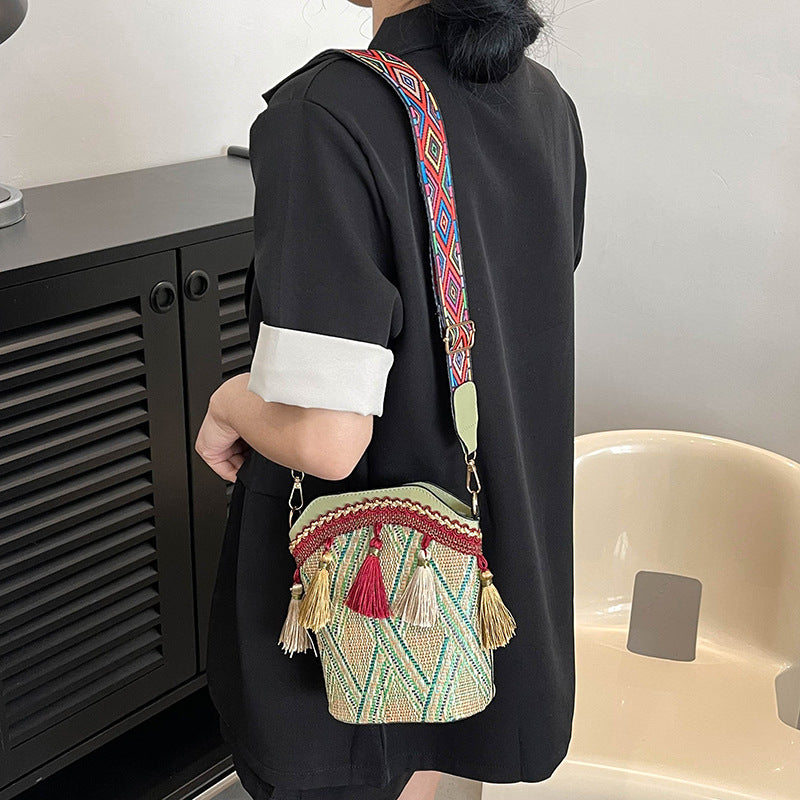 Trendy Woven Bucket Bag with Fringe for Women