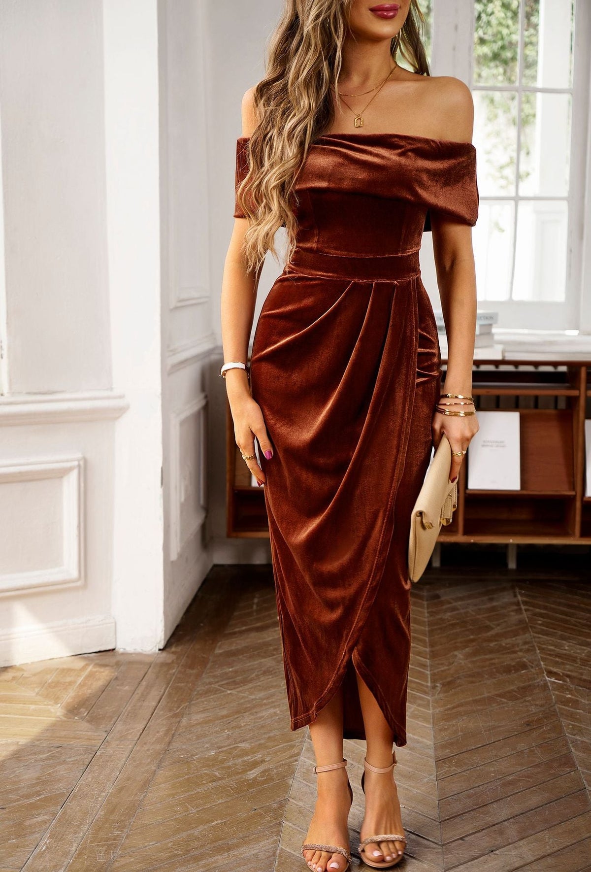 Off-Shoulder Velvet Maxi Dress Elegant Fit for All Occasions