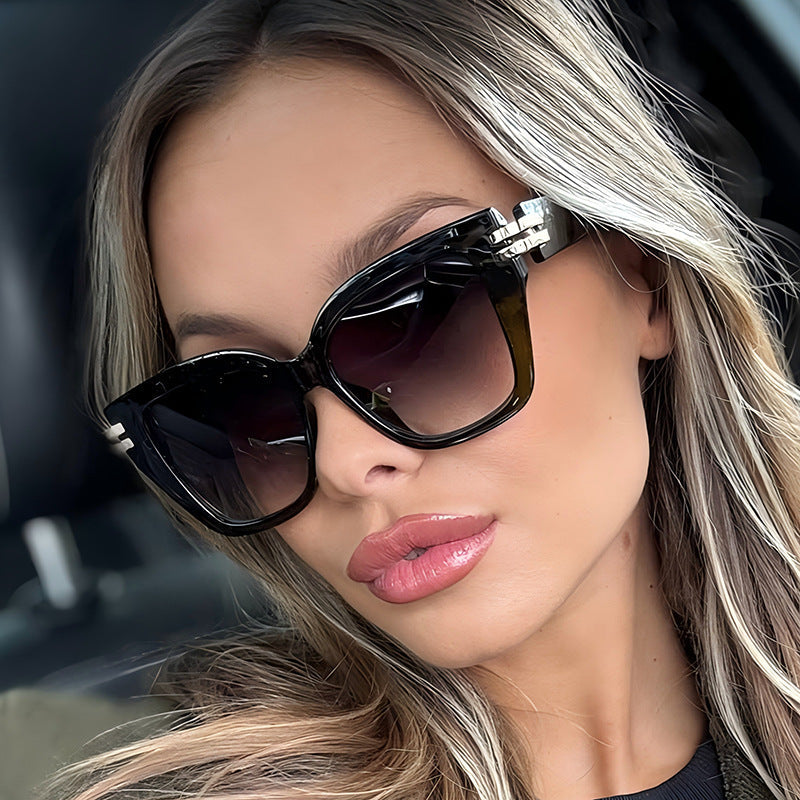 Fashionable Oversized Sunglasses for Women