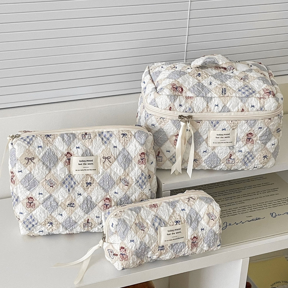 Bow Flower Large Capacity Makeup Bag Vintage Quilted Toiletry Pouch