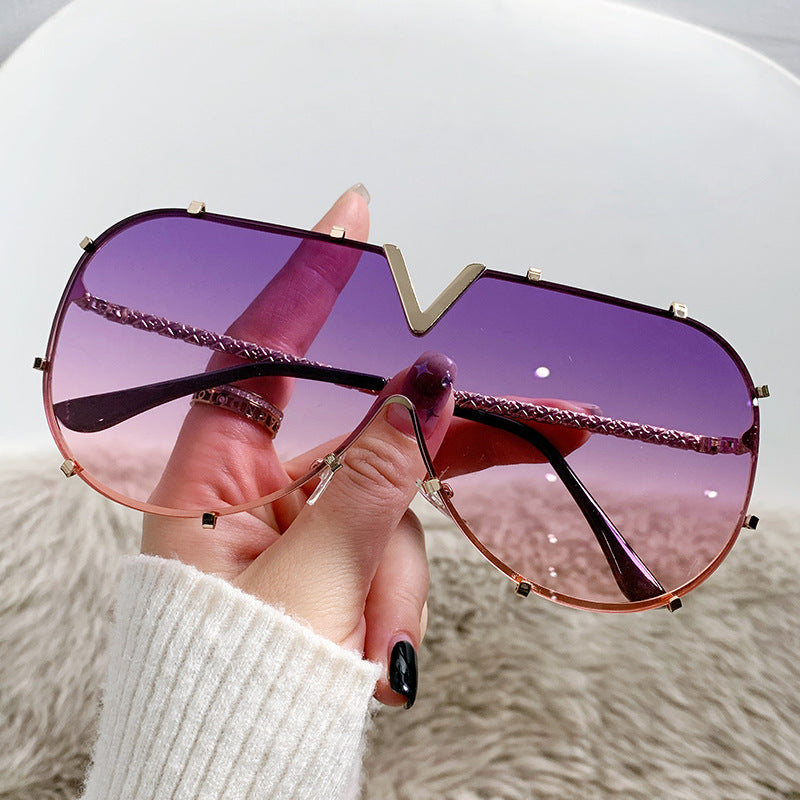 Fashion Metal Frame Oval Sunglasses Stylish Oversized UV400 Protection