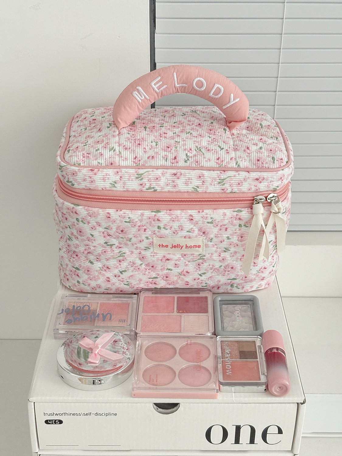 Flower Pattern Velvet Makeup Bag Cute Portable Travel Case