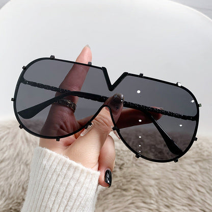 Fashion Metal Frame Oval Sunglasses Stylish Oversized UV400 Protection
