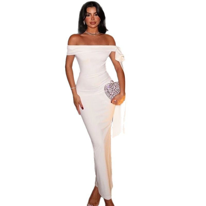 Elegant Form-Fitting Strapless Dress With Tie