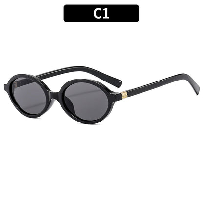 Retro Oval Sunglasses for Styling and Sun Protection