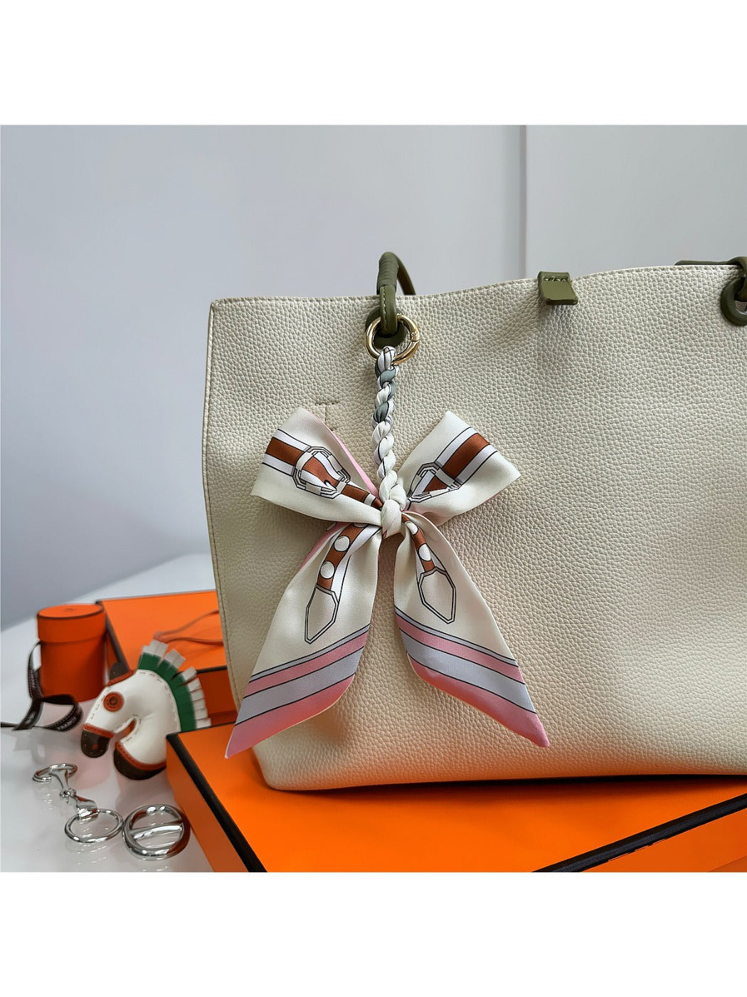 Koco - Elegant Bow Bag Charm