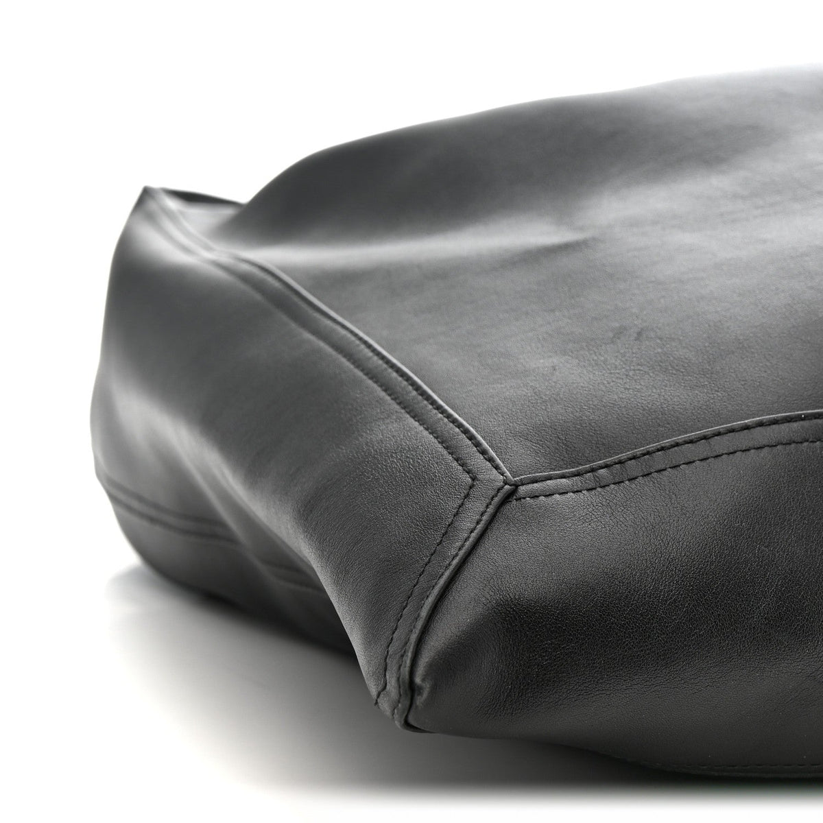 Silky Calfskin Large Hop Black