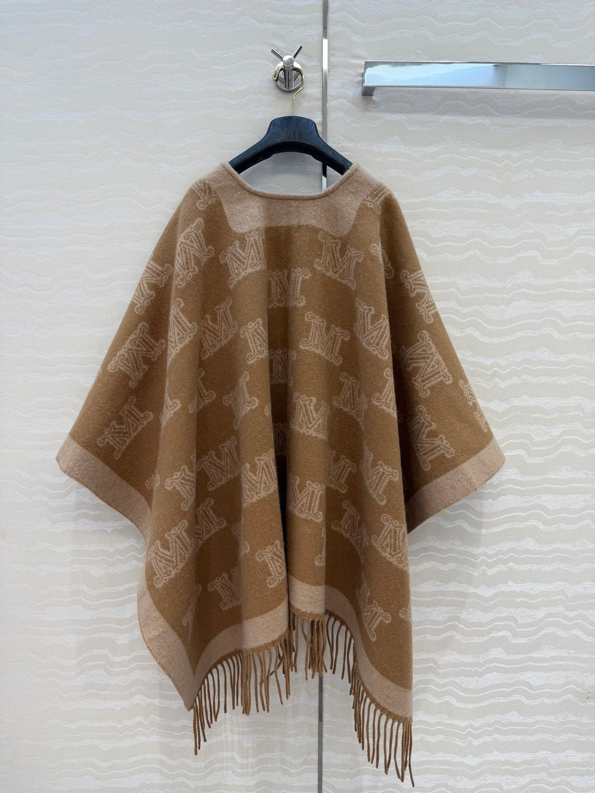 MAX MARA 25S FRINGED KNIT CAPE 166