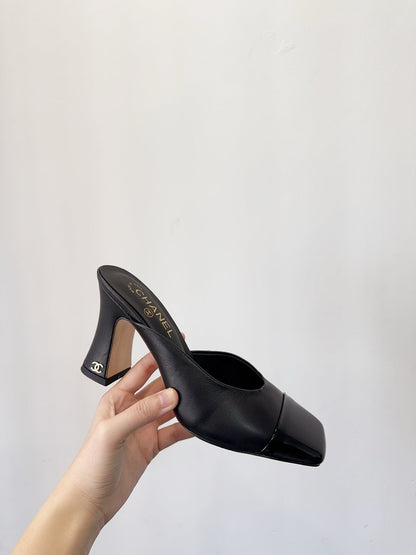 CC 26s Half-Slip Black Patent Leather 596642