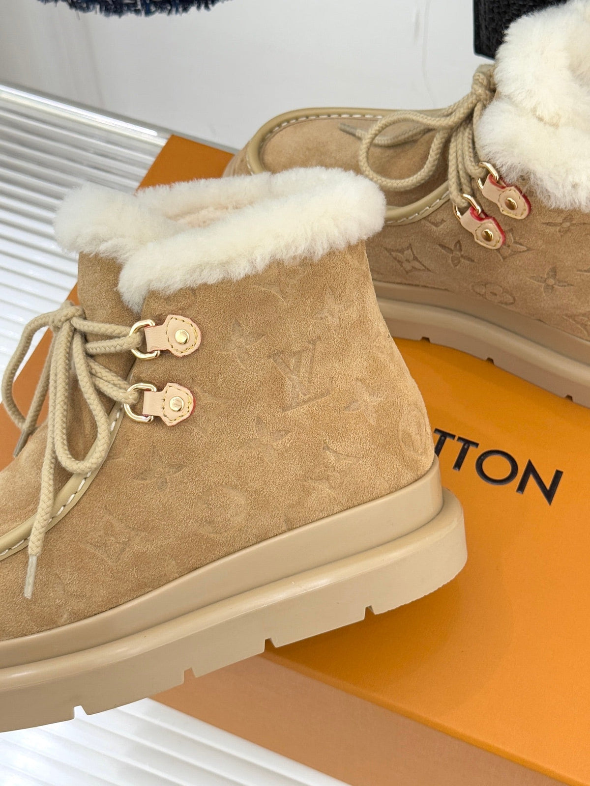 LV Ski Cortina Low Boot Light Brown Suede Wool 572490
