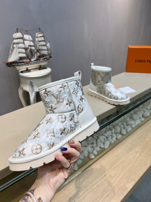 LV 25 Snow Boots Sliver Monogram PVC Wool