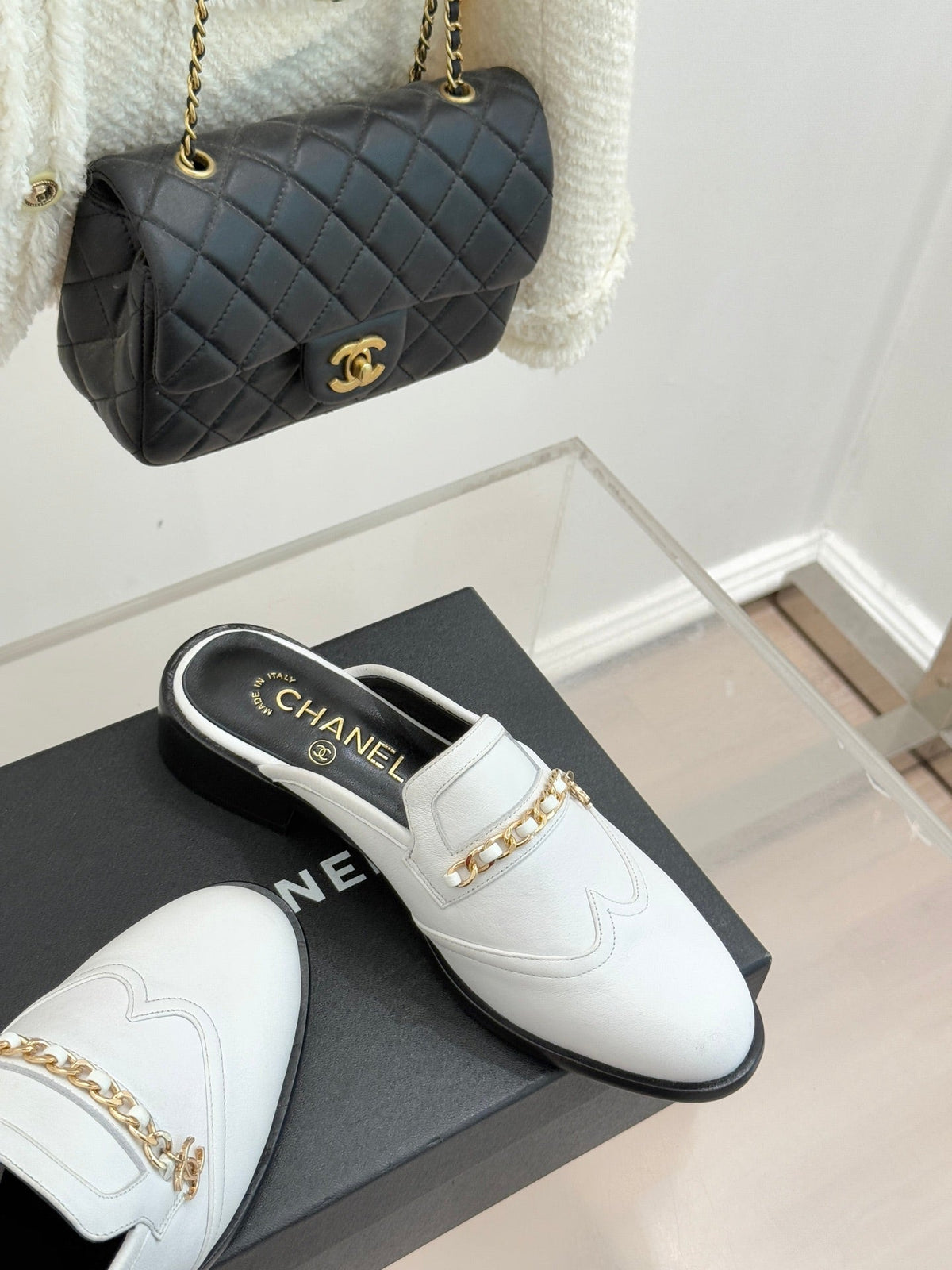 CC 25s Double C Buckle Half-Length Slippers White Calfskin 557700