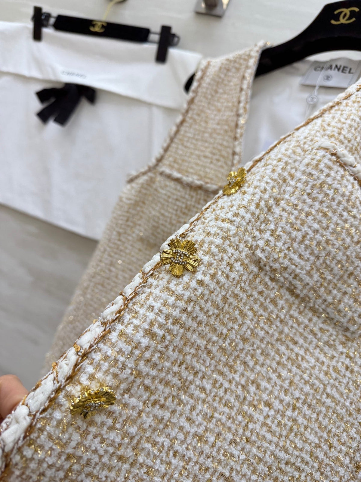 CC 26s Cruise Vest Beige Tweed Weave & Gold Thread