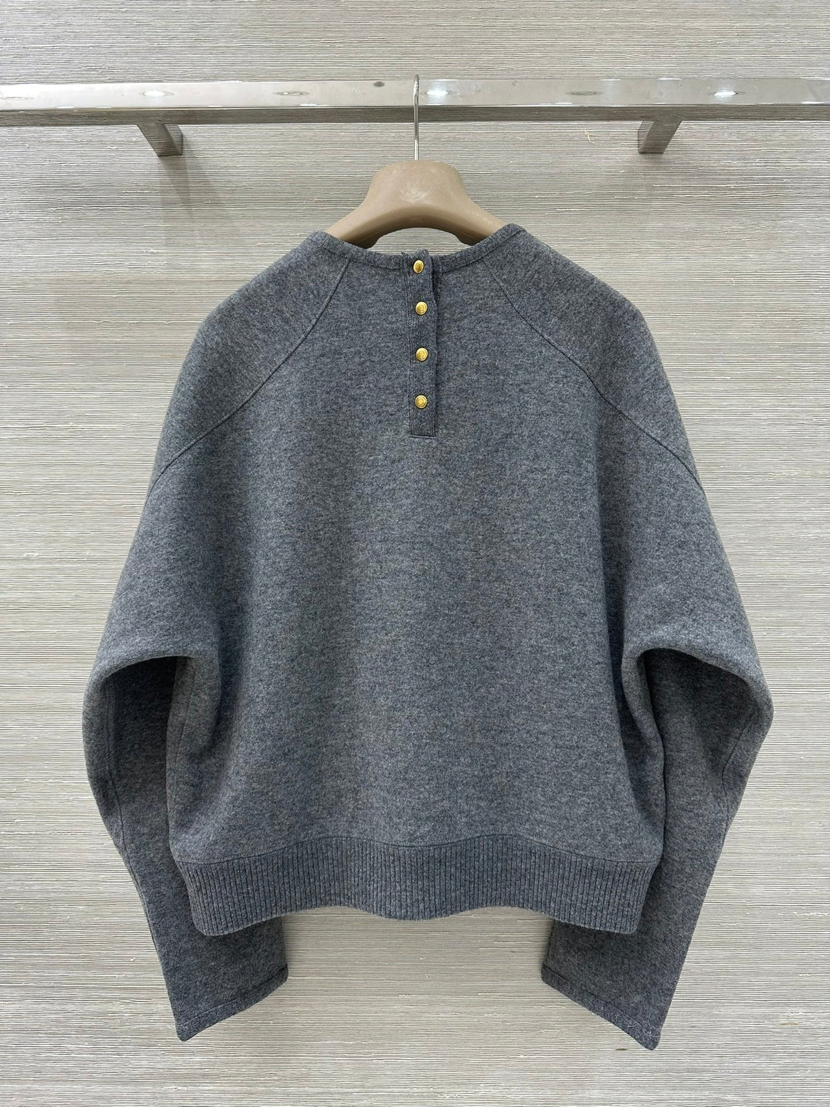 LP CREWNECK SWEATER STYLE 143
