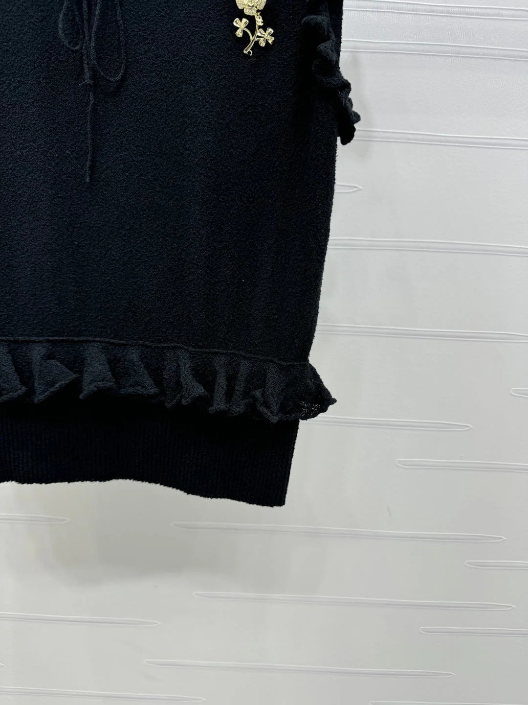 CHANEL SLEEVELESS TOP WITH RUFFLED COLLAR 274888