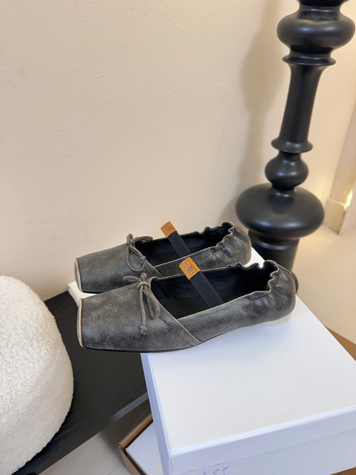 Maison Margiela Split-Toe Retro Mary Jane Black Flat in Cowhide 580453