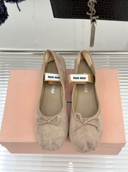 Miu Classic Bow Letter Ballet Flat Light Brown Suede 571004