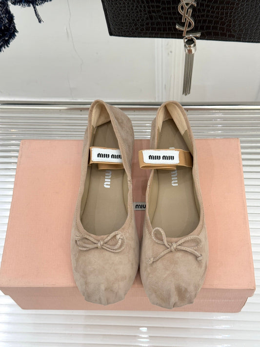 Miu Classic Bow Letter Ballet Flat Light Brown Suede 571004