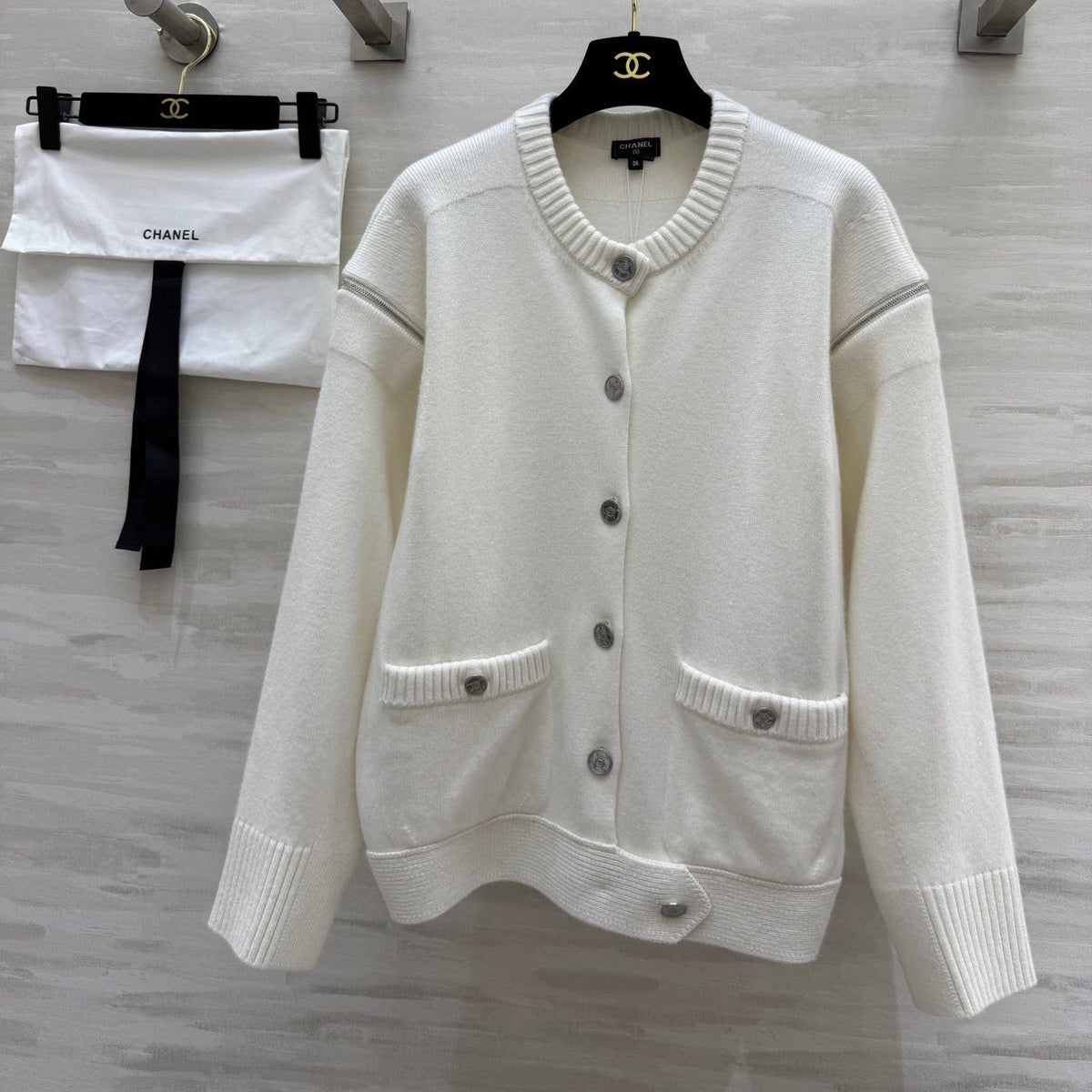 CC Round-Neck Cardigan White Wool 346503