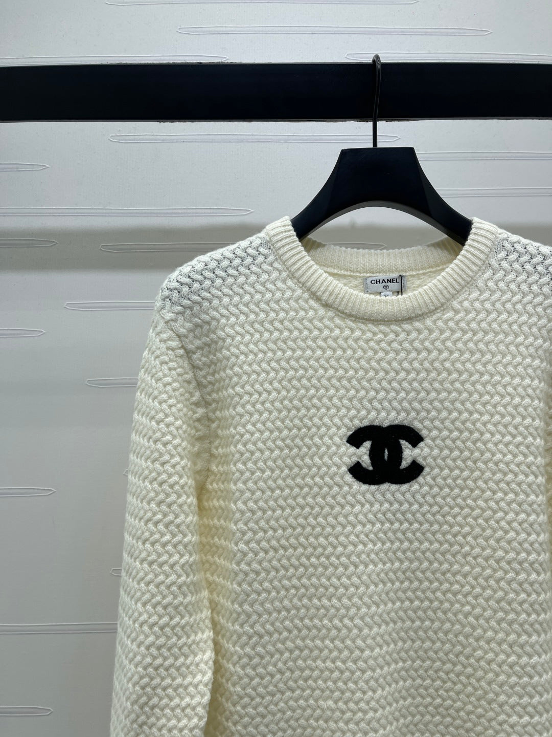 CHANEL 26 LOGO KNIT WHITE SWEATER 335409