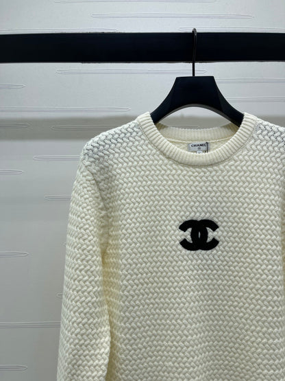 CHANEL 26 LOGO KNIT WHITE SWEATER 335409