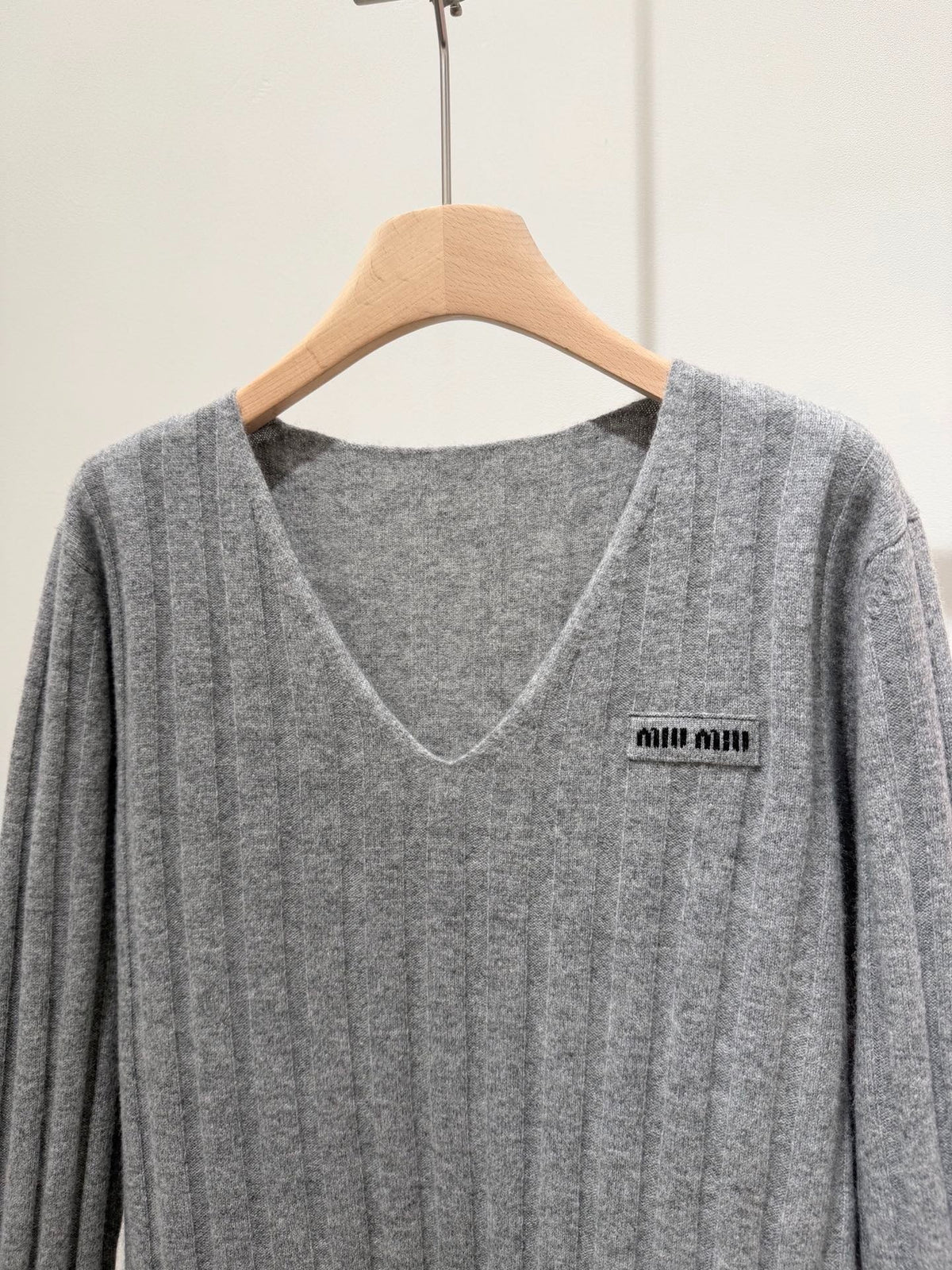 MIUMIU V-NECK SWEATER STYLE 761