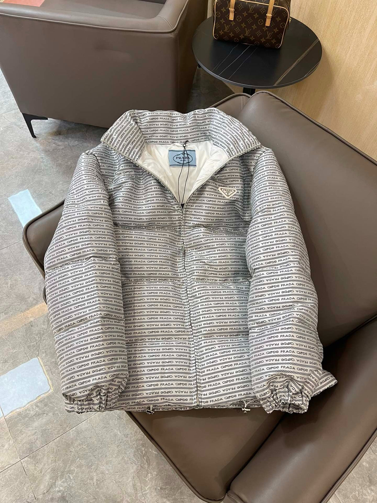 PRADA 25S DOWN JACKET 558