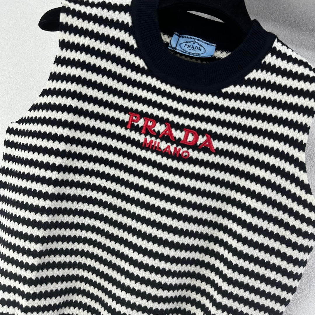 Prada 26s Knit Vest White Black Stripes Ribbed Knit 348998