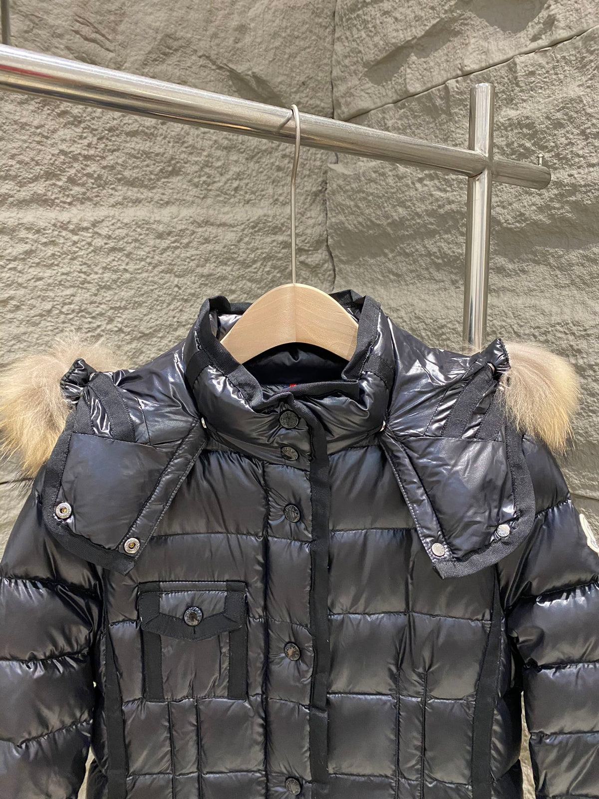 Moncler Puffer Jacket Hood Black Fur 341352