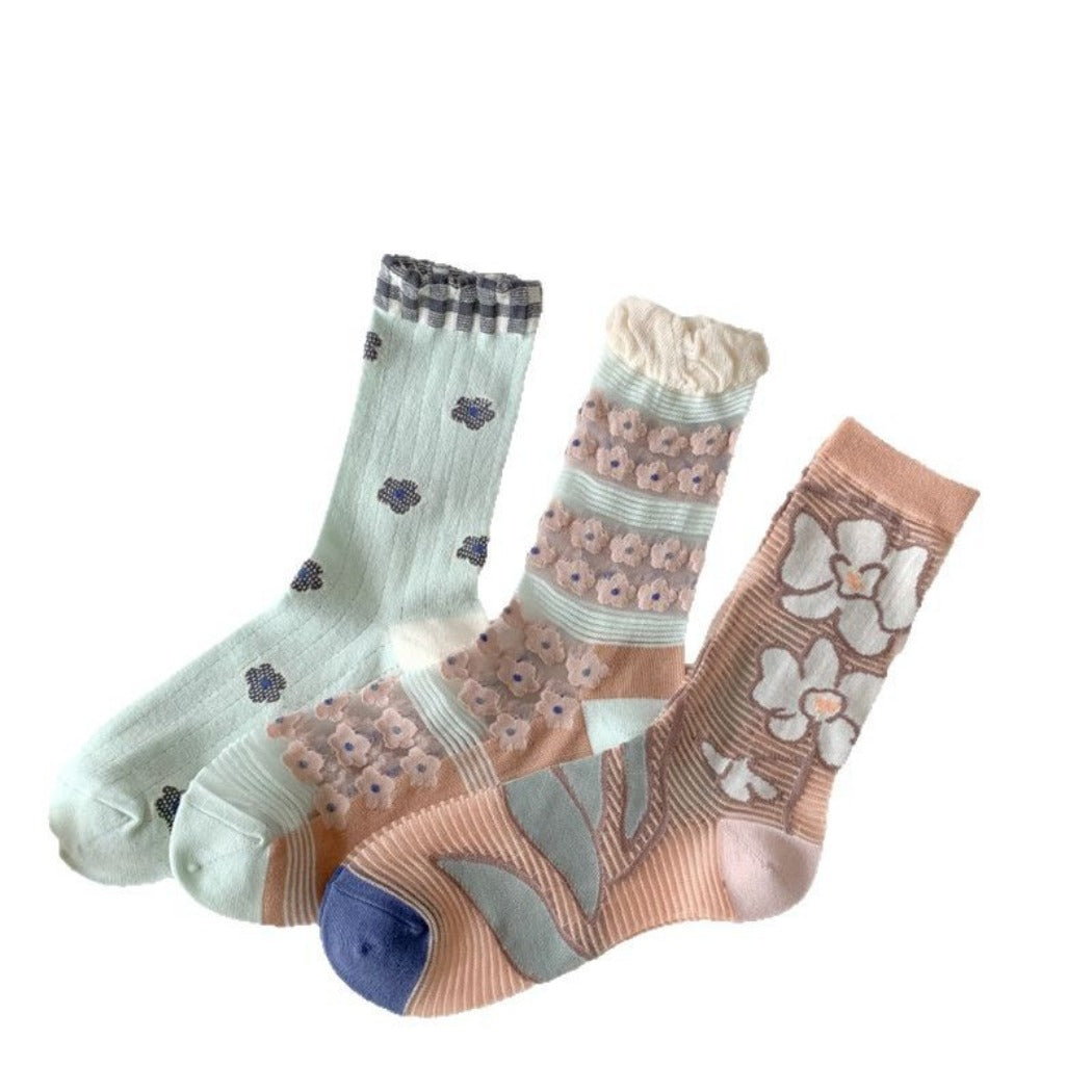 Rufia - Lace Flower Color-block Crew Socks - Sweet &amp; Retro