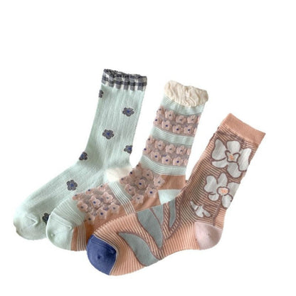 Rufia - Lace Flower Color-block Crew Socks - Sweet &amp; Retro