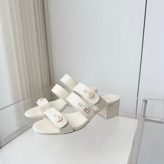 Chanel 26 Turnlock 40 White Sandal Mule in Lambskin 597399