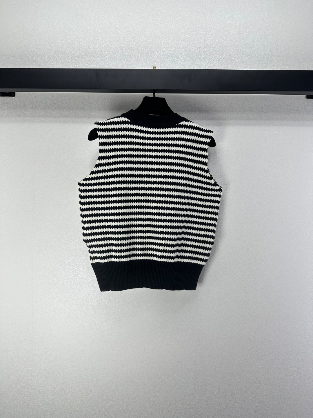 Prada 26s Knit Vest White Black Stripes Ribbed Knit 348998