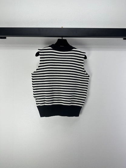 Prada 26s Knit Vest White Black Stripes Ribbed Knit 348998