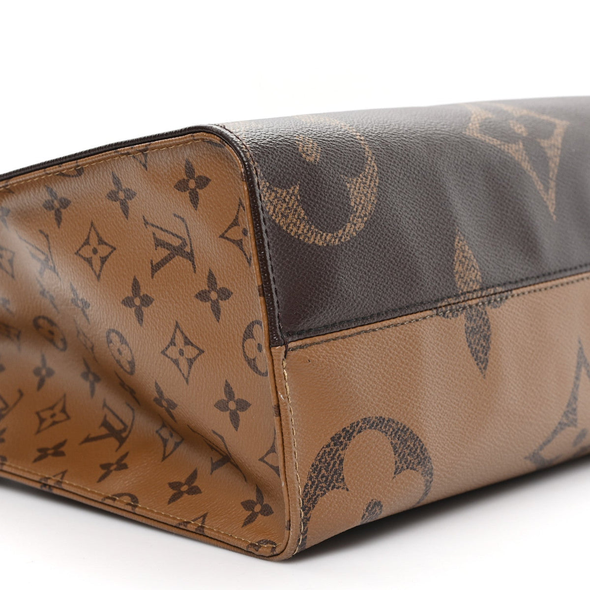 Reverse Monogram Giant Onthego MM