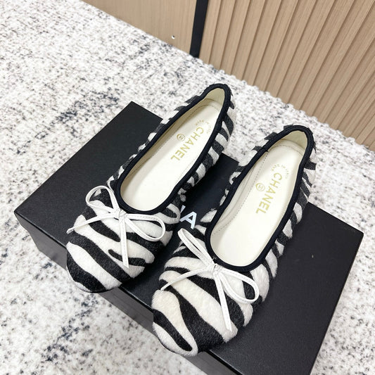 Chanel 26 Tiger Print White Black Ballet Flat in Sheepskin Wool 591376