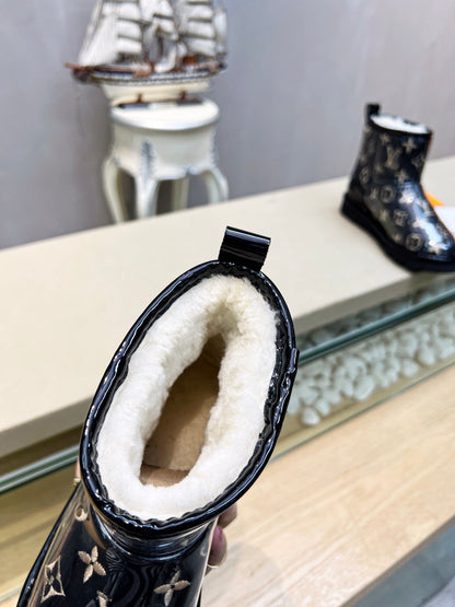 LV 25 Snow Boots Black Monogram PVC Wool