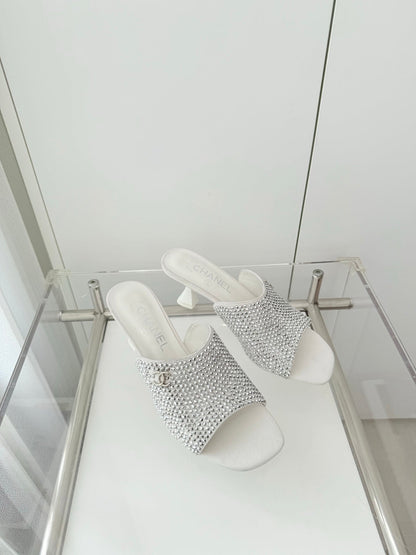 CC 26 Sandal 70 White Rhinstone Deer Hide 597373