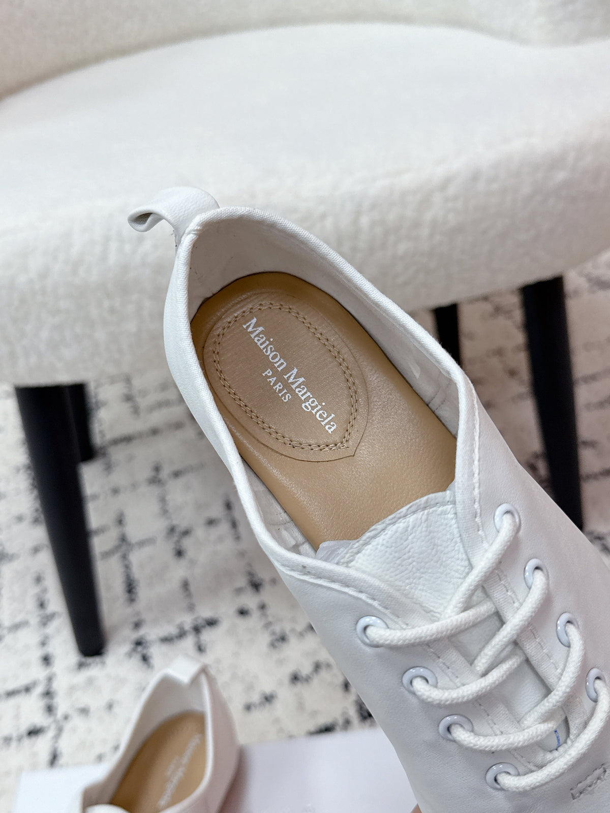 MM Tabi 6-Point Toe Lace-up Shoes White Calfskin 558421