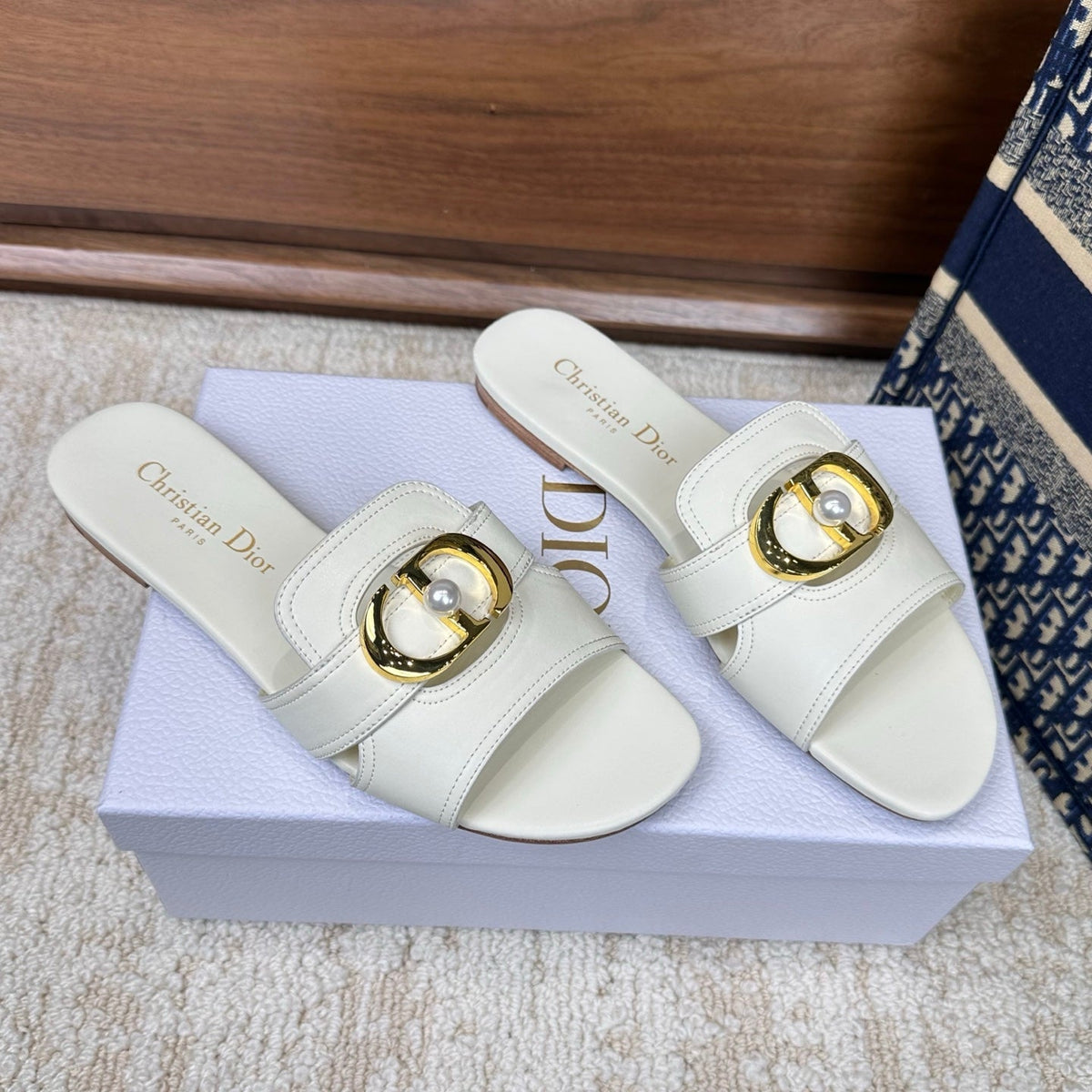 CD Montaigne Sandals White in Calfskin 598175
