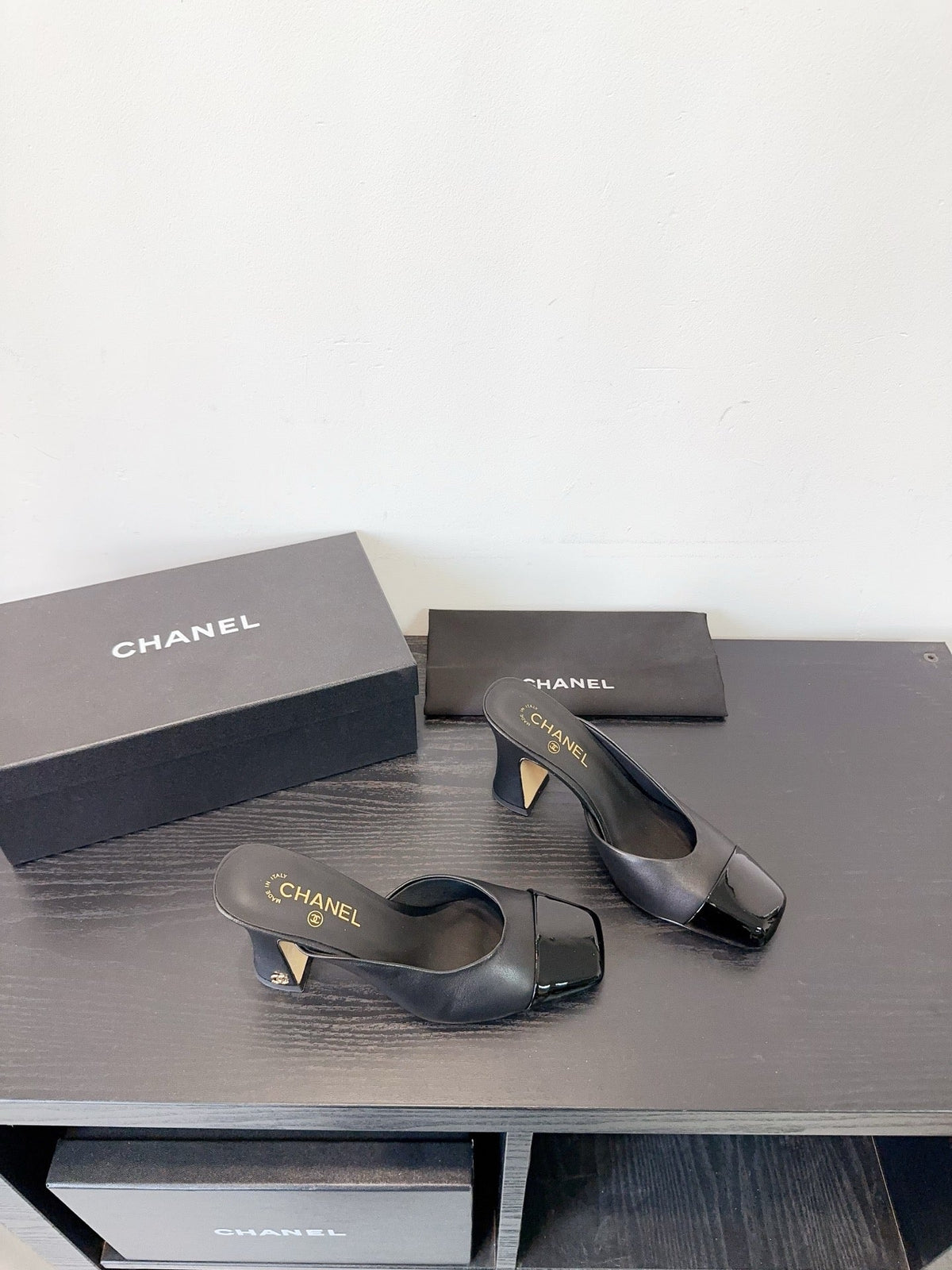 CC 26s Half-Slip Black Patent Leather 596642
