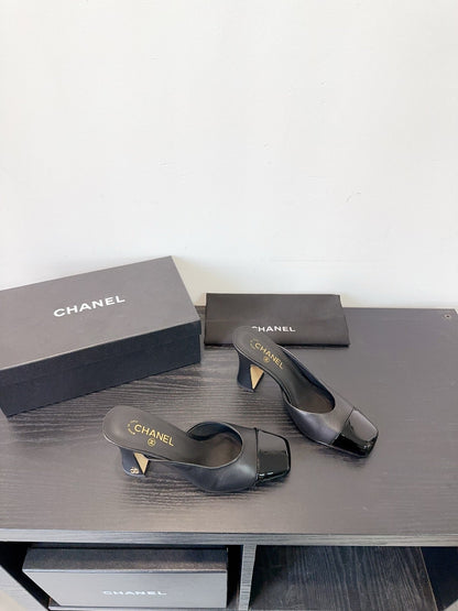 CC 26s Half-Slip Black Patent Leather 596642
