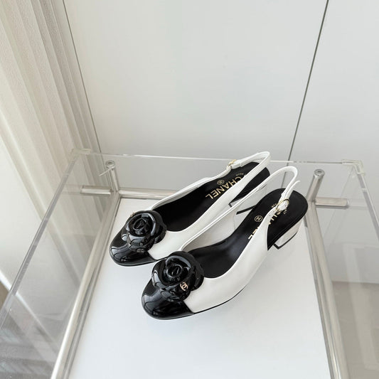 Chanel 26 Camellia High Heels 35 White Black in Patent Leather 597415